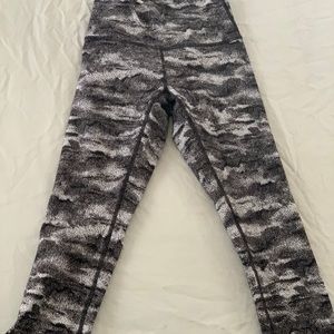 LULULEMON LEGGINGS SIZE 6